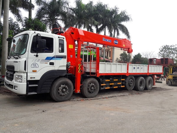 Bảng giá xe cẩu tự hành 15 tấn dao động từ 1.3 tới 2.6 tỷ đồng