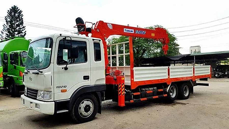 xe cẩu tự hành hd210 gắn cẩu kanglim tải trọng nhỏ